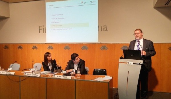From left to right: Former Housing Minister Beatriz Corredor, representing the Registrars, Alfredo Millá, representing RICS España, and Peter Robinson, head of the AIPP