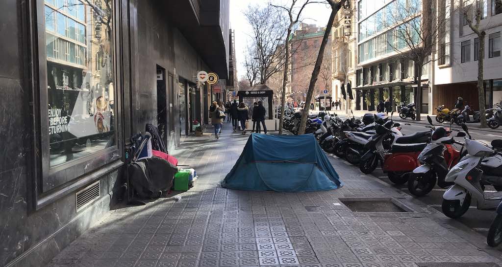 homeless sleeping rough barcelona